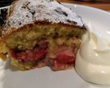 A picture of step 8 of Mascarpone and strawberry cake.