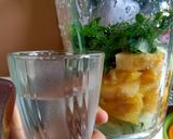 Foto langkah ke 2 dari resep Jus Kelor, Nanas, Timun, dan Kurma.