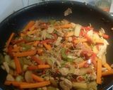 Foto del paso 5 de la receta: Pollo con verduras estilo oriental