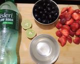 A picture of step 1 of Strawberry grapes mocktail.