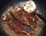 Foto langkah ke 2 dari resep Ikan Kembung Balado.
