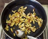আপেল স্টাফড আমের দুধপুলি পিঠা রেসিপির ধাপ 3 ছবি