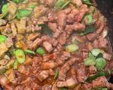 รูปขั้นตอนการทำที่ 4 ของ หมูสามชั้นผัดสะตอกะปิ