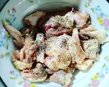 Hình bước làm 2 của món Gà tre hấp tỏi, lá quế, hành lá 🐥