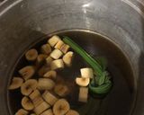 Foto langkah ke 2 dari resep Bubur Biji Salak Isi Pisang.