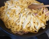 Une image de l'étape 5 de Pate carbonara.