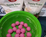 Foto langkah ke 4 dari resep Bugis mandi merah putih.