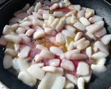 Foto del paso 2 de la receta: Calamares en salsa americana🦑🥖🌶️