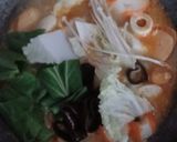 Foto langkah ke 3 dari resep Seblak Kuah Pedas Tanpa Kerupuk.