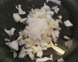 Foto del paso 2 de la receta: Tortilla de acelgas con guarnición de despensa y presentada con plato combinado