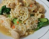 Foto langkah ke 9 dari resep Seblak mie kerupuk sosis telur pakcoy 🥰😂🤣.