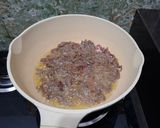 Foto langkah ke 2 dari resep Spicy Crispy Mongolian Beef.