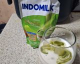 Foto langkah ke 2 dari resep 387. Strawberry Matcha Latte.