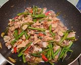 Foto langkah ke 5 dari resep Tumis Tulang Muda Sapi Dengan Kacang Panjang.