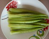 A picture of step 3 of Okra with chopped garlic.