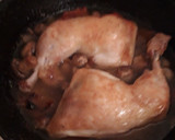 Foto del paso 4 de la receta: Pollo al horno con guarnición de champiñones