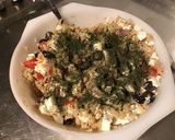 Une image de l'étape 10 de Salade de riz thon blanc, oignon de roscoff, feta, olives, tomates.