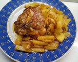 Foto del passaggio 10 della ricetta Sovracosce di pollo al curry croccanti con patate al forno