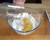 A picture of step 2 of Spätzle.