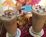 A picture of step 4 of Cookies milk shake.