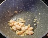 Foto langkah ke 2 dari resep Tumis Baby Kailan Hongkong Udang.