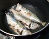 Gambar langkah 1 resipi Ikan Kembung Rebus Bersama Air Asam.