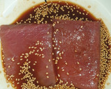Foto del paso 1 de la receta: Tataki de atún rojo con sésamo tostado y yema curada de soja