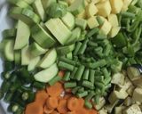 صورة لخطوة 1 من وصفة مسقعة خضار وباذنجان 🥔🍆🌶🥦🥕