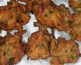 A picture of step 4 of Spring onion fritters.