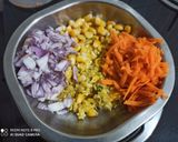 A picture of step 3 of Carrot and corn pakoda.