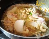 A picture of step 6 of Schezwan matar paneer corn masala.