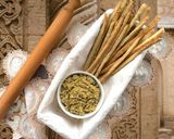 Foto del passaggio 6 della ricetta Grissini al Pesto di Agrumi