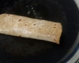 A picture of step 3 of Schezwan potato Frankie.