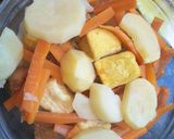 A picture of step 9 of Gado-gado (Indonesian traditional salad with peanut sauce).