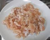 รูปขั้นตอนการทำที่ 1 ของ ผัดกะหล่ำปลีใส่เนื้อไก่กริล