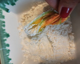 Foto del paso 5 de la receta: Flores de calabacín rellenas de queso
