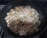 Foto del paso 1 de la receta: Rollitos de salmón y anguriñas sobre parmentier
