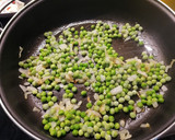 Foto del paso 2 de la receta: Acelgas con guisantes y huevo cocido