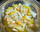 Foto del paso 1 de la receta: Tortilla de bacalao y langostinos
