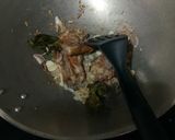 Foto langkah ke 2 dari resep Mangut Ikan Pe (pari asap) Pedas.