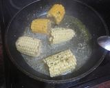 Foto del paso 5 de la receta: Contramuslos asados en freidora de aire con papas arrugas, piña y mojo verde