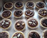 Foto langkah ke 6 dari resep Mini pie brownies.
