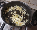 Foto del paso 2 de la receta: Merluza en salsa de piquillos