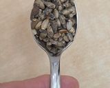 Foto del paso 1 de la receta: Infusión de cardo mariano con romero y limón 🫖
