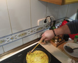 Foto del paso 8 de la receta: Tortilla de patatas con chorizo y cebolla caramelizada Stiller