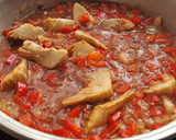 Foto del paso 3 de la receta: Codornices con tomate y alcachofas, con toque picante