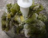 A picture of step 4 of Kiwi mint lemonade.