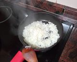 Foto del paso 2 de la receta Tortilla de papas con cebolla y ensalada de tomate