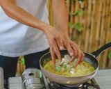 รูปขั้นตอนการทำที่ 13 ของ แกงเขียวหวาน ไก่ กะทิแตกมันสวย มะเขือไม่ดำ😊