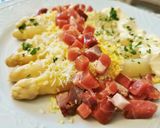 Foto del paso 2 de la receta Espárragos con Jamón Ibérico y Huevo cocido picado